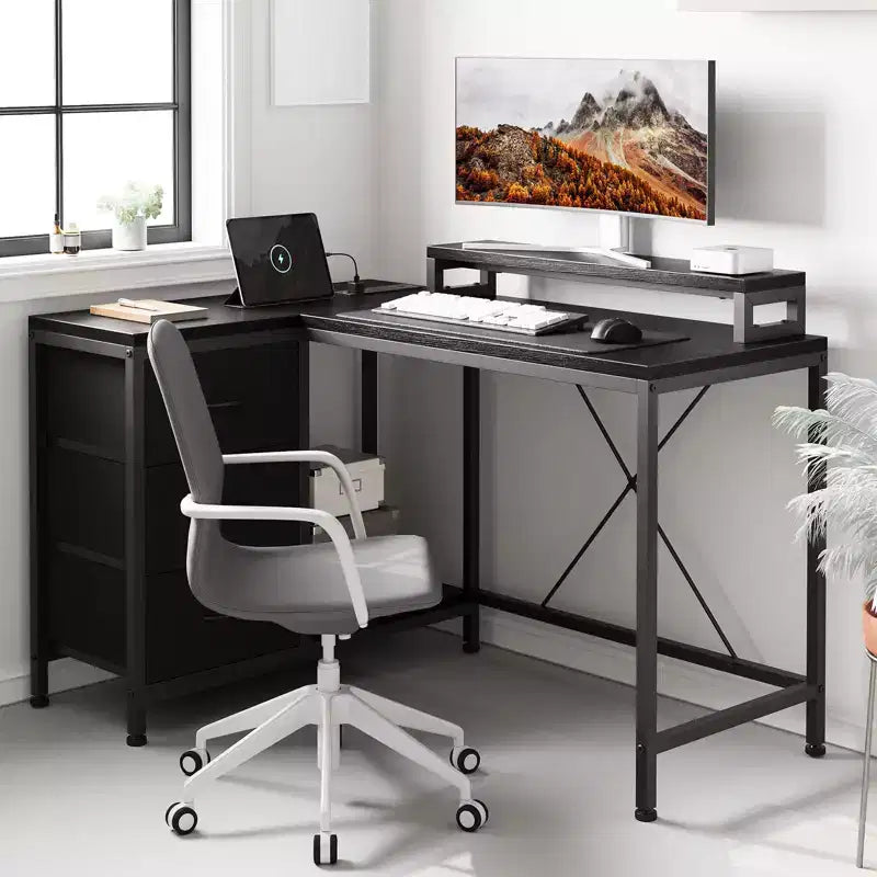 Scrivania gaming a L (47.3), Scrivania angolare reversibile con 3 cassetti, prese di corrente e porta USB per ufficio domestico (1 pezzo)