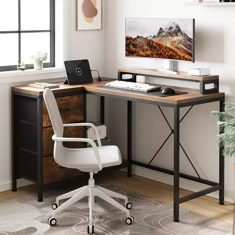 Scrivania gaming a L (47.3), Scrivania angolare reversibile con 3 cassetti, prese di corrente e porta USB per ufficio domestico (1 pezzo)