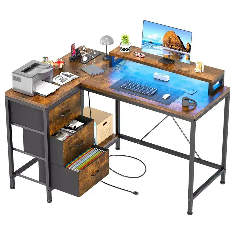Scrivania gaming a L (47.3), Scrivania angolare reversibile con 3 cassetti, prese di corrente e porta USB per ufficio domestico (1 pezzo)