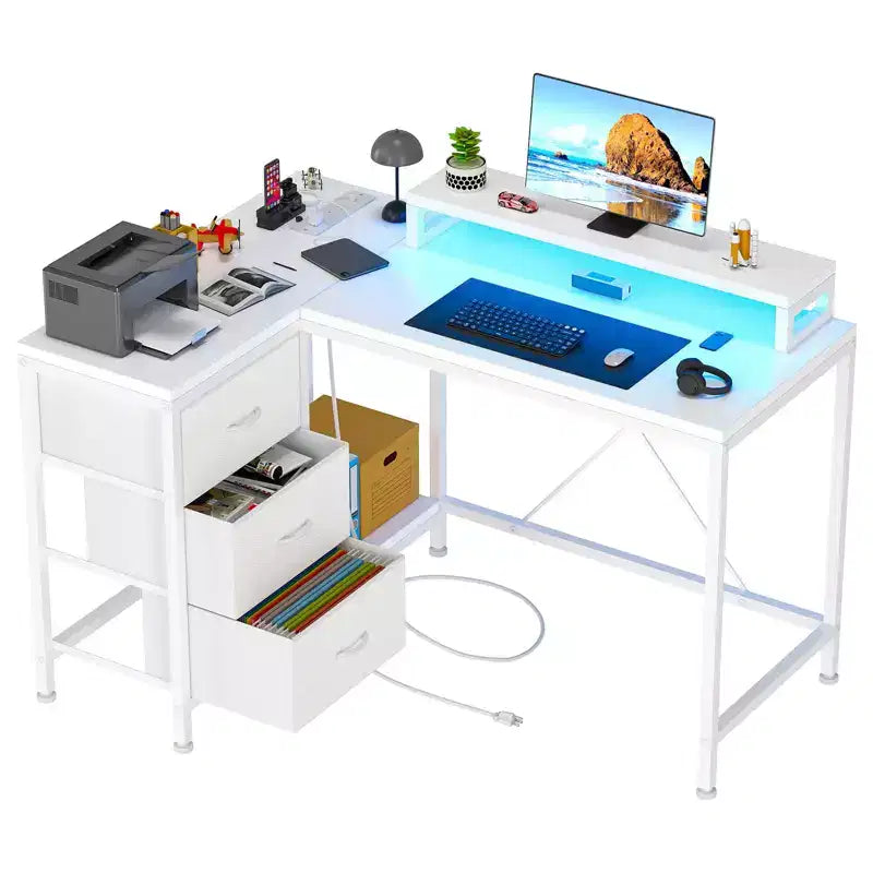 Scrivania gaming a L (47.3), Scrivania angolare reversibile con 3 cassetti, prese di corrente e porta USB per ufficio domestico (1 pezzo)