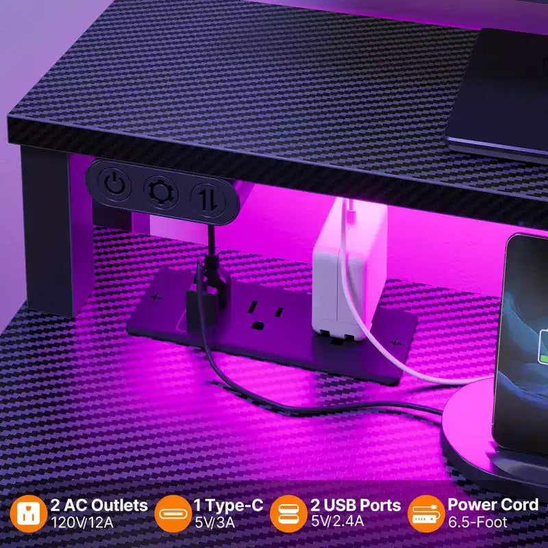 Piccola scrivania angolare per computer con presa di corrente, luce LED, supporto per monitor e vassoio per tastiera