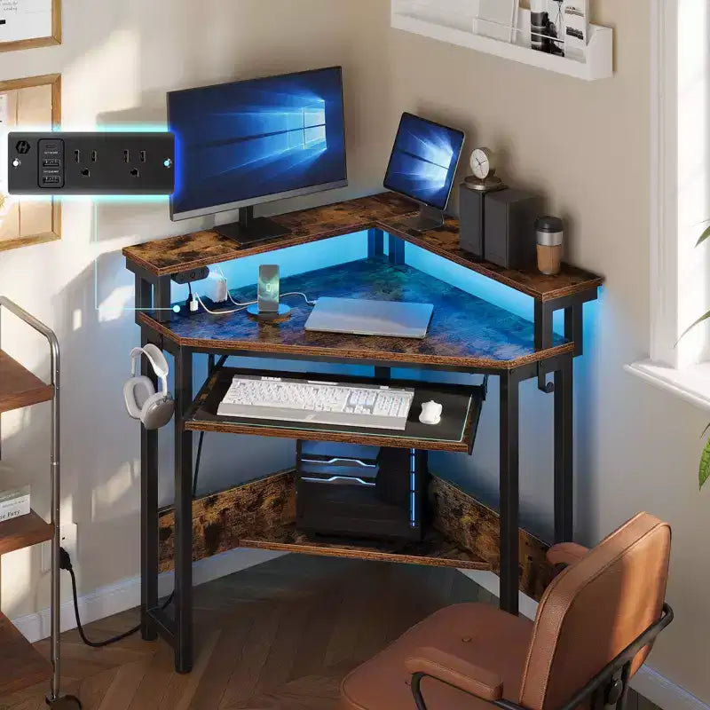 Piccola scrivania angolare per computer con presa di corrente, luce LED, supporto per monitor e vassoio per tastiera