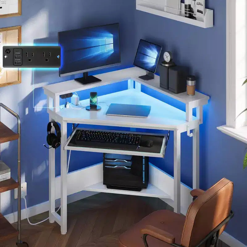 Piccola scrivania angolare per computer con presa di corrente, luce LED, supporto per monitor e vassoio per tastiera