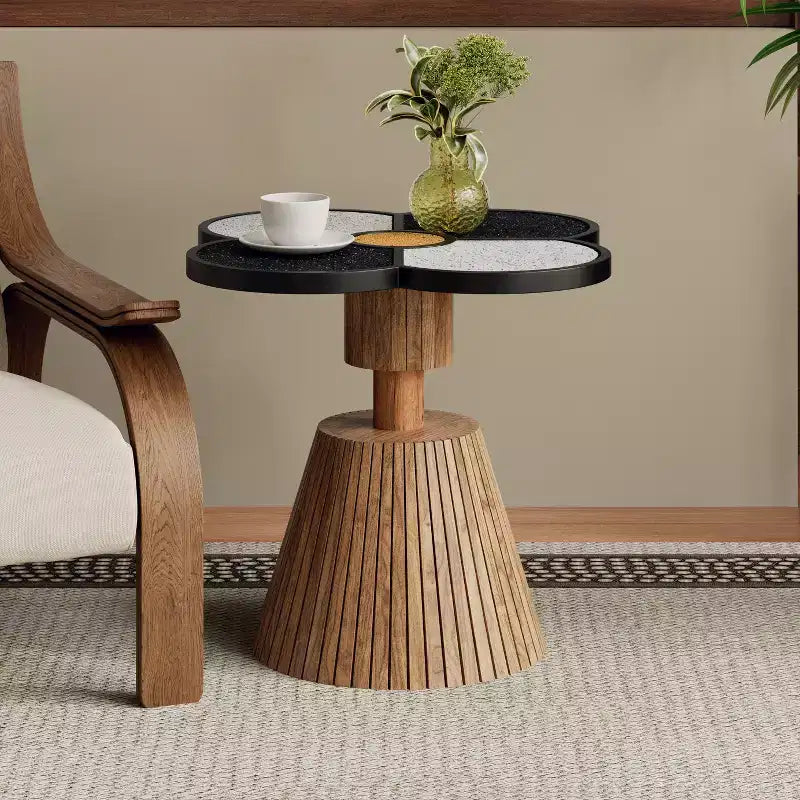 Tavolino d'appoggio con Trifoglio a Quattro Foglie, Top in Resina effetto Pietra, Base a Doghe in Legno, Nero e Grigio