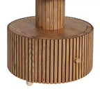 Tavolino accentato a forma di quadrifoglio, piano in resina effetto pietra, base in legno con cassetto portaoggetti