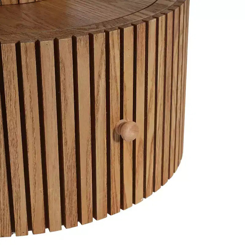 Tavolino accentato a forma di quadrifoglio, piano in resina effetto pietra, base in legno con cassetto portaoggetti