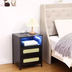 Comodino con Porte USB e Prese, Ante in Rattan e Ripiano Aperto, Camera da Letto Soggiorno Ufficio,