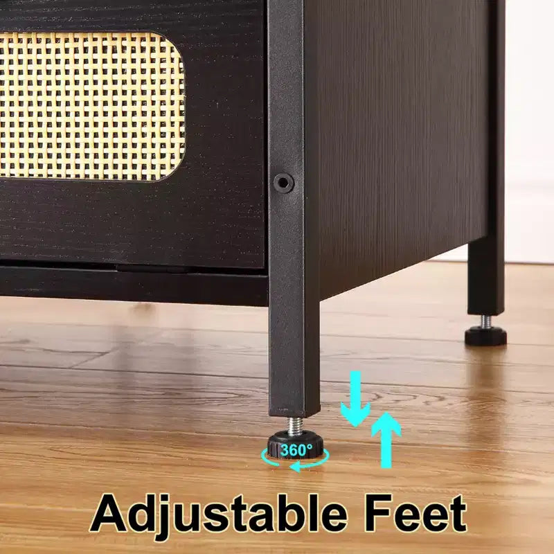 Comodino con Porte USB e Prese, Ante in Rattan e Ripiano Aperto, Camera da Letto Soggiorno Ufficio,
