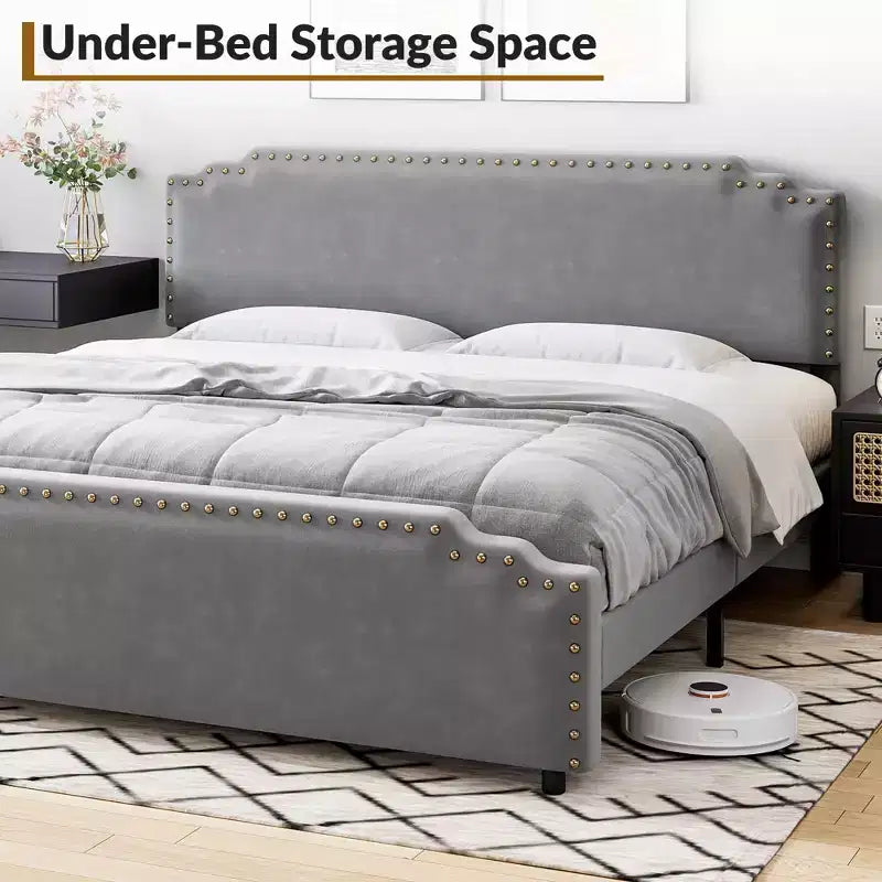 Struttura letto king-size con testiera trapuntata, doghe in legno robuste, nessun materasso a molle richiesto