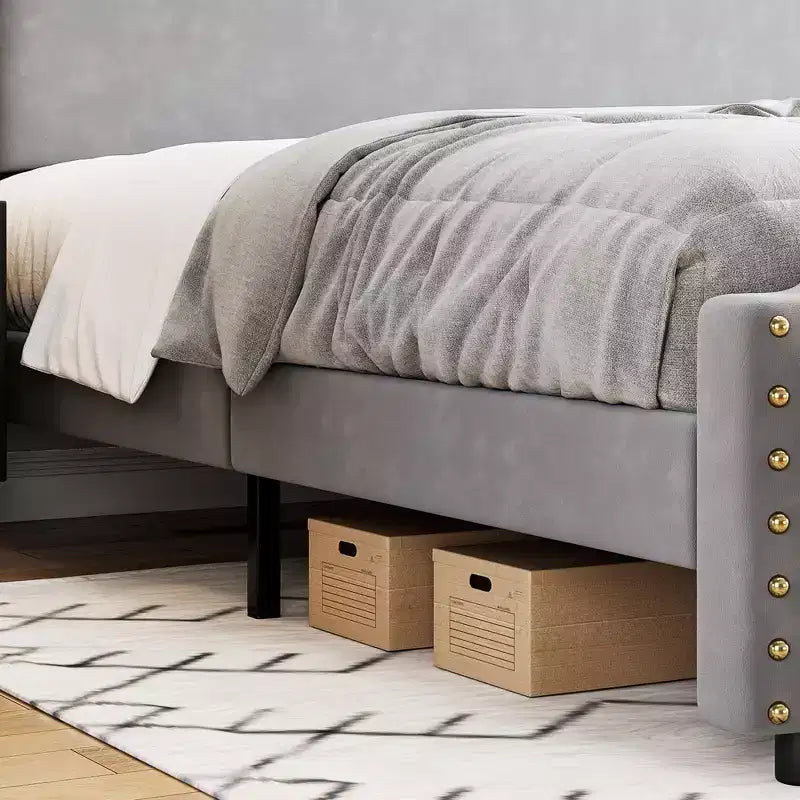 Struttura letto king-size con testiera trapuntata, doghe in legno robuste, nessun materasso a molle richiesto