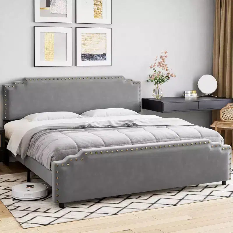 Struttura letto king-size con testiera trapuntata, doghe in legno robuste, nessun materasso a molle richiesto