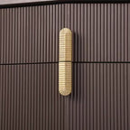 Whisen Comodino, Tavolino da Notte, Tavolino con Design Bombato, Strisce Verticali, 2 Cassetti, Guide Silenziose, Dispositivo Anti-Ribaltamento, Base Robusta