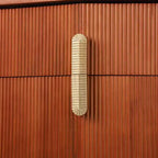 Whisen Comodino, Tavolino da Notte, Tavolino con Design Bombato, Strisce Verticali, 2 Cassetti, Guide Silenziose, Dispositivo Anti-Ribaltamento, Base Robusta