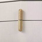 Whisen Comodino, Tavolino da Notte, Tavolino con Design Bombato, Strisce Verticali, 2 Cassetti, Guide Silenziose, Dispositivo Anti-Ribaltamento, Base Robusta