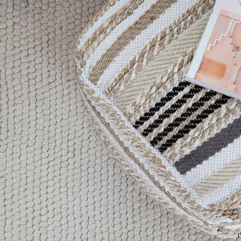 Pouf Arsenal Beige/Toni di grigio - Anji Mountain: Ottomana quadrata fatta a mano, rivestimento rimovibile, poliestere e iuta, stile contemporaneo
