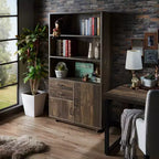 HOMES: Inside + Out Libreria Tappan da 69,8" con mobile in rovere di recupero: Stile rustico, 5 ripiani, 2 cassetti